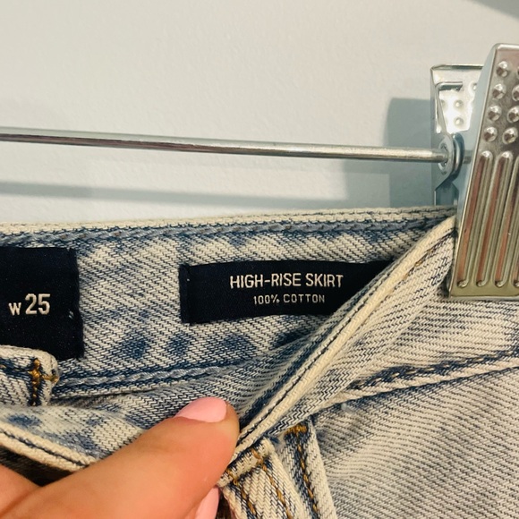 Hollister Light Wash Ripped Jean Skirt With Pink Floral Embroidery🌸🌷 - Picture 8 of 8